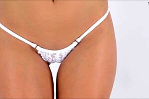 Crotch-shot obsession in bikini 😍