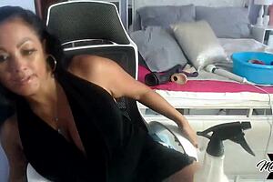 Maxine X fucks herself with 24 inch dildo 😍