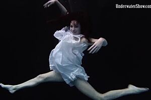 andrejka performs astonishing underwater moves in bikini 😍