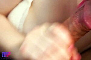 Babe Gives Best Blowjob With Red Lips Close-Up