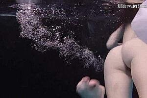 andrejka performs astonishing underwater moves in bikini 😍