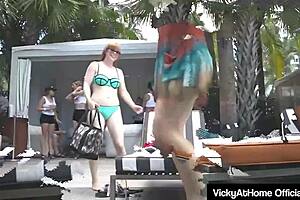 Bisexual bombshells Vicky Vette and Penny Pax in action
