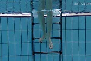 andrejka performs astonishing underwater moves in bikini 😍