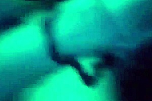 Kız arkadaşım ve ben ev yapımı videomuzda, o büyük yarağımla oral veriyor ve kıç oynuyor