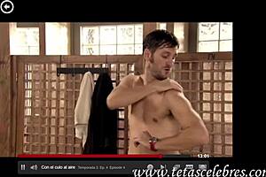 wow, tacuara jawa è totalmente nuda mostrando il suo culo nudo