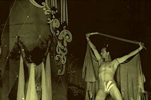 Retro gay blowjob and cumshots in a bizarre freak show