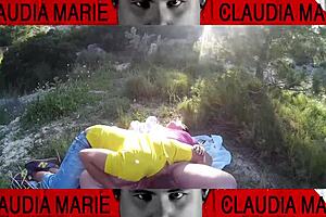 la gorda stuffs cookies in her pussy and her gay friend eats them 😜