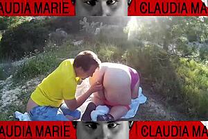 la gorda stuffs cookies in her pussy and her gay friend eats them 😜