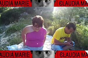 la gorda stuffs cookies in her pussy and her gay friend eats them 😜