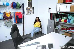 Brunette babe Kiarra Kai bouncing her shaved pussy and moaning 😍