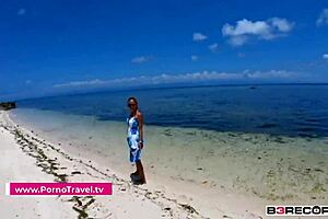 public beach blowjob and fuck 😏