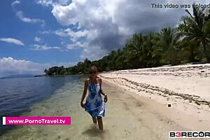 public beach blowjob and fuck 😏