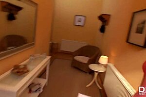 cock-addicted teen 18+ hottie akasha cullen swallows delivery guys dick & cum