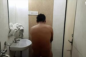 Hidden cam captures Indian couple's naughty rendezvous