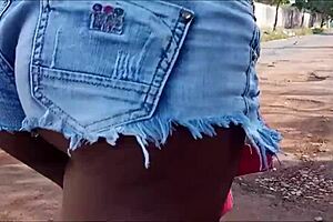 Peguei uma gostosa na rua e levei pro mato comer o cusinho dela