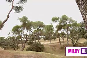 Hermosa argentina shows me her big tits and huge ass.