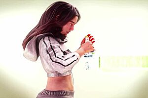 giantess woman grows huge in 3d animation with big tits and ass