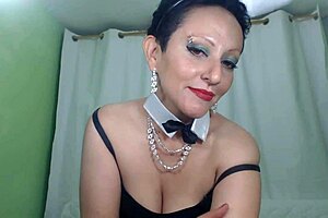 franchezka strips and uses big toys for sex