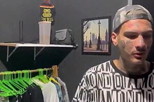 Photographer Tries To Seduce Hetero Client And Things Escalate Unexpectedly