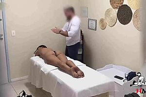 ninfeta enjoyed the massage and ended up fucking the masseur, hidden camera caught it all 😏