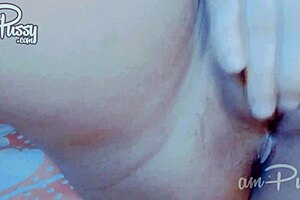 i'm fingering my asian pusy close up, it's so wet