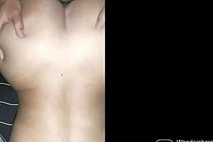 Babe Melayu dengan tetek besar dibengkokkan untuk fun rumah, wow... 😍