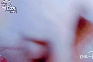 i'm fingering my asian pusy close up, it's so wet