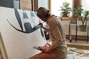 Beautiful rear-end worship and anal sex in a studio art setting