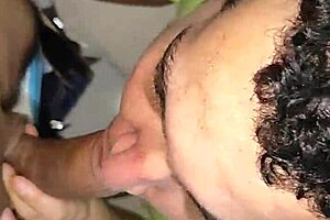 Muscular black bodybuilder receives greedy blowjob from bisexual partner