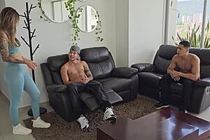 Mis Hermanastros Me Ayudaban Con La Mudanza Y Se Pusieron Calientes Así Que Les Di A Probar Mi Coño Rosa - Molly Smith - Parte 1