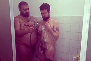 fucking bareback in the shower with kissing and blowjob.