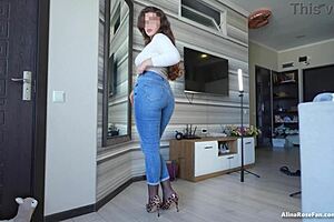 Stepmom Teases with an Incredible Ass in Seamless Pantyhose for Fun