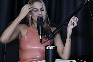 Yummi Paradise chooses artistic name