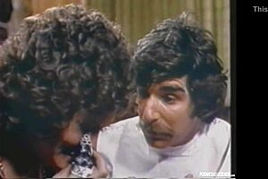 Klassisk porno stjerne Linda Lovelace gir sinnssyk blowjob til eksplosiv sæd.