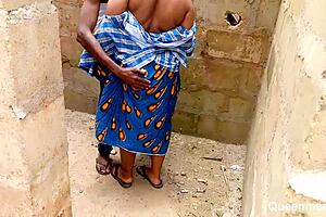 مديرة الموقع المغرية تنيك المدام خارجاً والمدير يشاهد