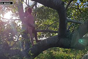 Girl Offers Sex to Amazon Man