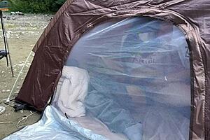 Amateur girl holds back moans for blowjob in tent at camp. 😏