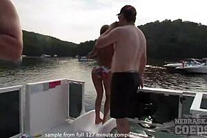 Compilation de la jeune 18+ April avec reconnaissance faciale IA en extérieur