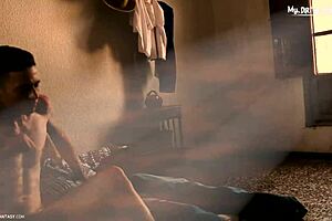 Maatilalla twink vetää ja imee kyrvää, likaisella puheella ja läpsimisellä