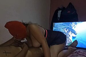 Venezuelan MILF spreads huge ass intriguingly