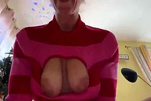 Milf quickie blowjob leads to creampie under tree