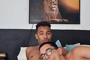 branquelinho tomou piroca grossa e preta no cuzinho 😈