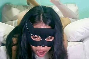 mi amigo me tortura con dildo gigante