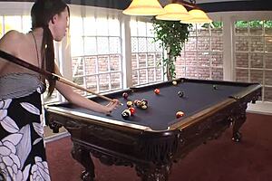 Missy Stone和朋友用玩具玩光滑小穴，感受强烈快感