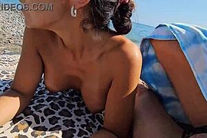 Между воайори и минувачи, крадем ръчни на плажа за разпускане