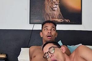 branquelinho tomou piroca grossa e preta no cuzinho 😈