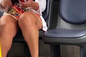 enteada de 18 anos se exibindo no onibus sem calcinha