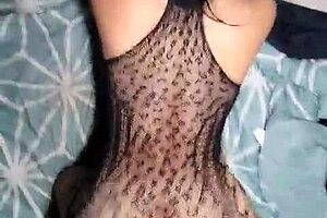 pero que hermoso culo tiene la morena que contrate ayer