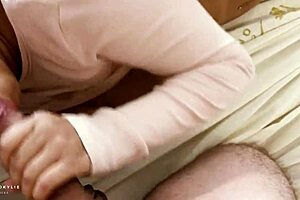 Hot USA Stepsister Wakes Up to Shaved Babe Facial