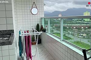 Look at that employee in mini shorts with a huge ass!